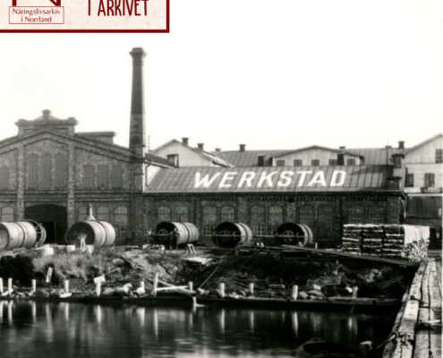 På bilden syns Härnösands verkstad och varvs fabriksbyggnad som uppfördes 1889.
